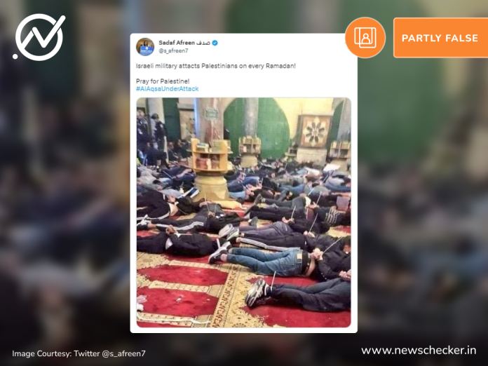 An old image of the Israeli forces’ raid on a Jerusalem mosque in April 2022 is being falsely claimed as a photo of the recent incident.