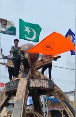 Visuals of various flags at the Congress rally