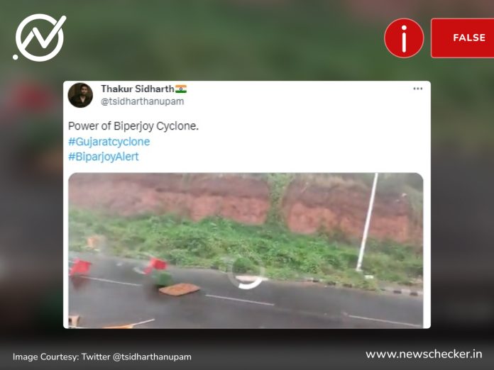 Video of chairs, tables of an airport canteen in Karnataka flying across the road amid heavy rain has been falsely linked to Cyclone Biparjoy’s impact in Gujarat.