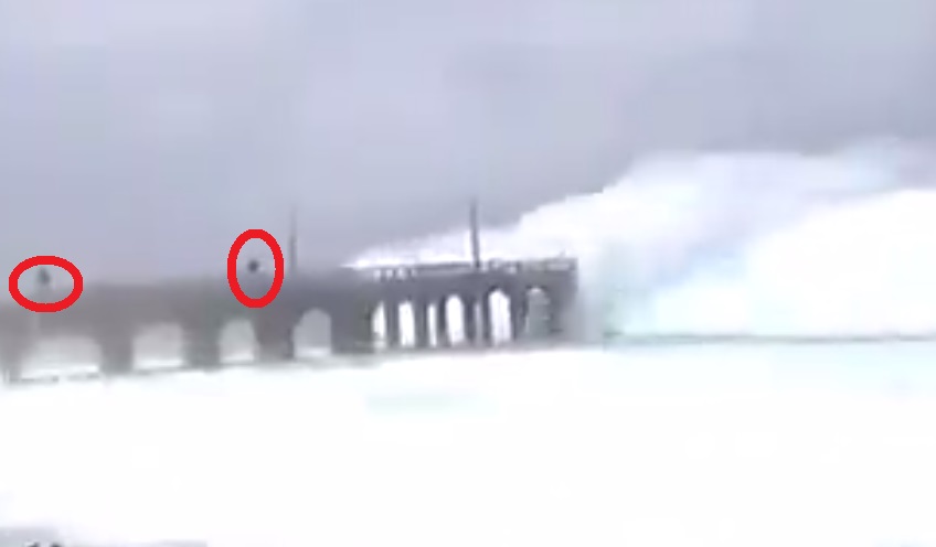 Old video of massive waves crashing against bridge falsely linked to Cyclone Biparjoy.